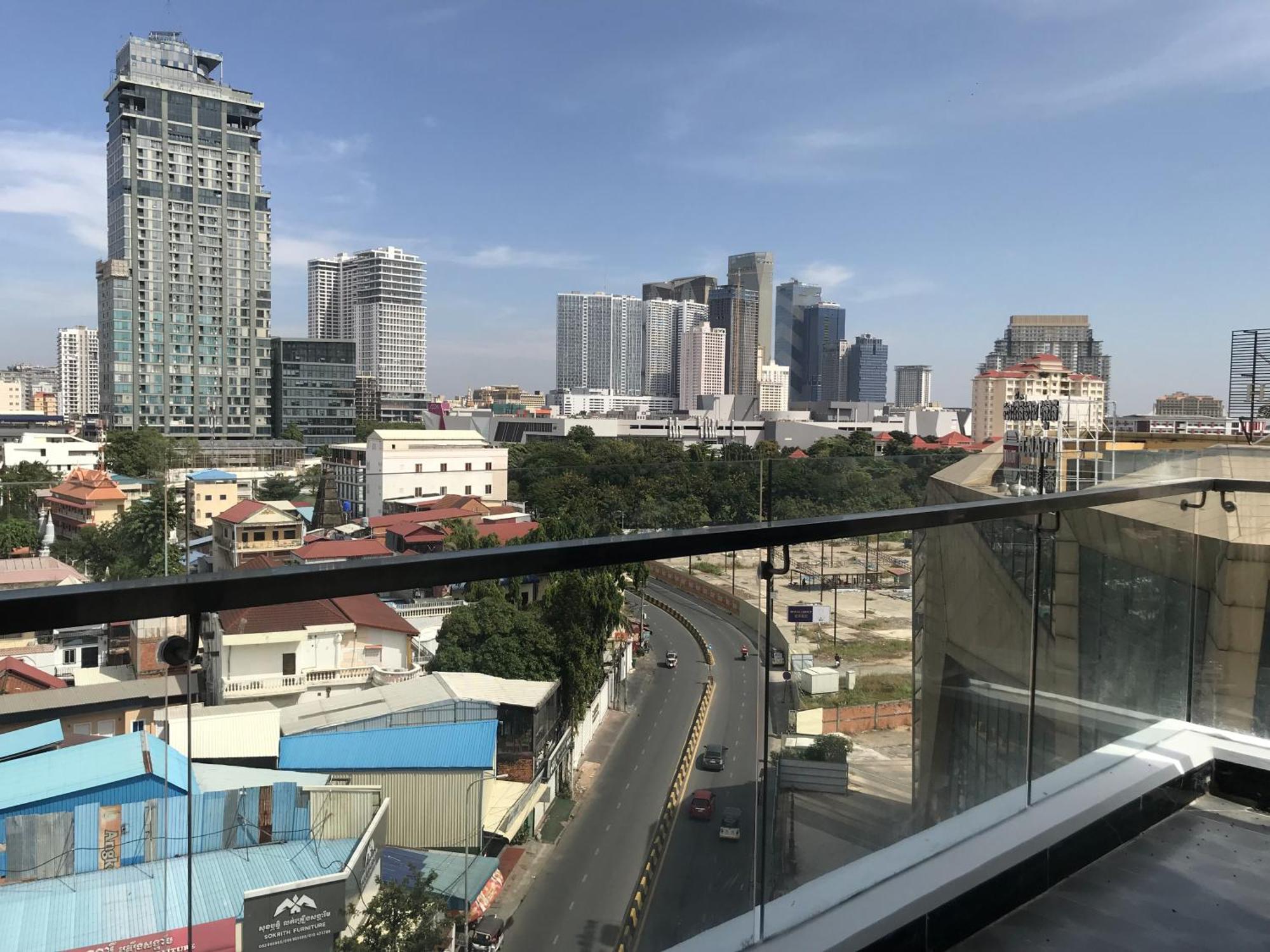 Wh Chamkarmon Residence Phnom-Penh Buitenkant foto